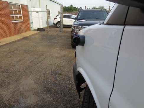 Used 2022 Chevrolet Express 2500 w/ Driver Convenience Package RWD image 9