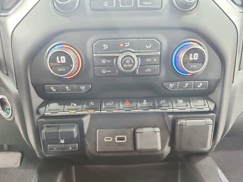 Used 2021 Chevrolet Silverado 1500 LTZ AWD/4WD image 32