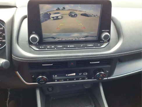 Used 2024 Nissan Rogue SV w/ SV Premium Package image 15