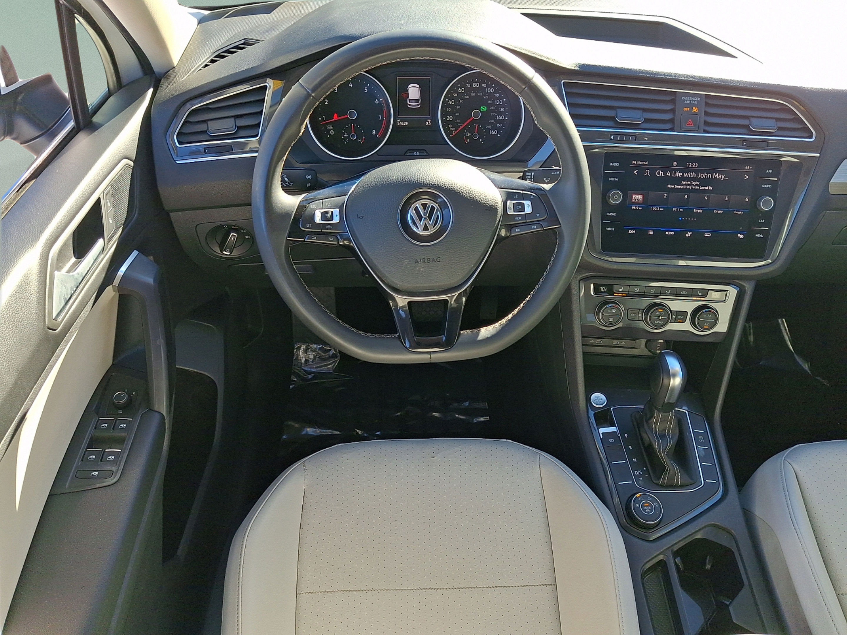 Used 2021 Volkswagen Tiguan SE w/ Panoramic Sunroof Package AWD/4WD image 9