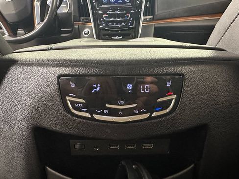 Used 2018 Cadillac Escalade Luxury w/ LPO, Radiant Package AWD/4WD image 28