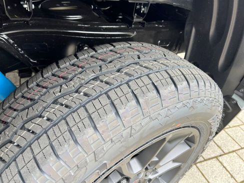 New 2026 Toyota Tundra Limited AWD/4WD image 28