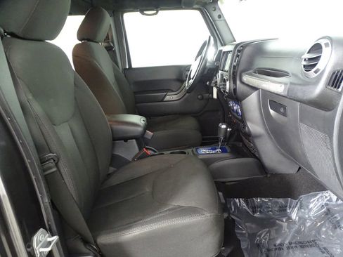 Used 2017 Jeep Wrangler Unlimited Sport w/ Connectivity Group image 13