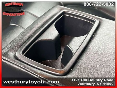 Used 2023 Toyota Highlander XLE image 18