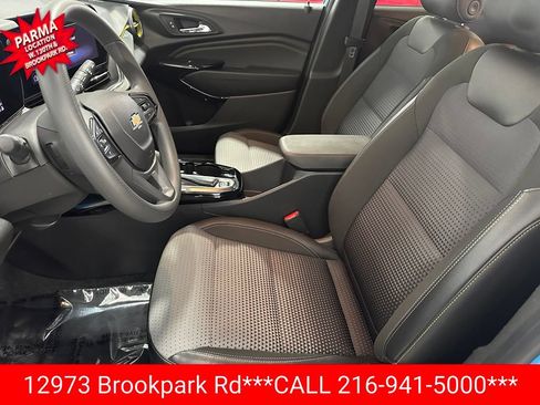 Used 2025 Chevrolet Trax LT FWD image 9