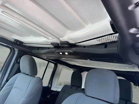 Used 2025 Jeep Wrangler Unlimited Sport AWD/4WD image 11