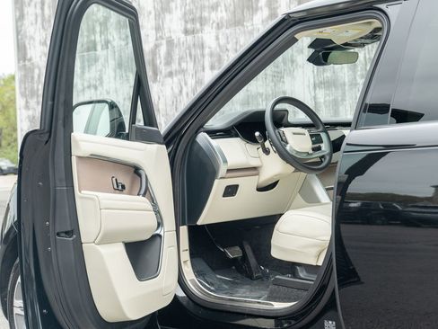 Used 2026 Land Rover Range Rover SE AWD/4WD image 11