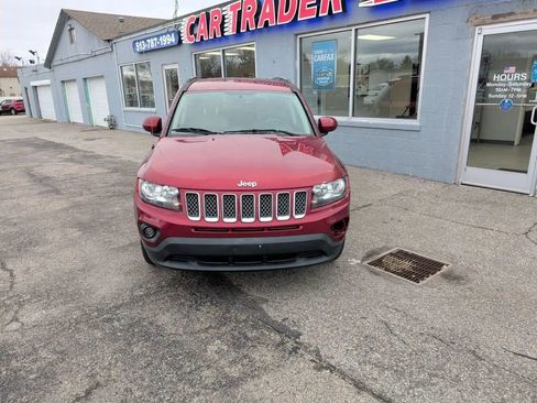 Used 2017 Jeep Compass Latitude FWD image 14