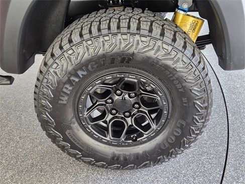 Used 2024 Chevrolet Colorado ZR2 w/ ZR2 Bison Edition image 9