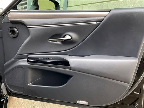 Used 2023 Lexus ES 350 F Sport w/ Accessory Package (Z2) image 23