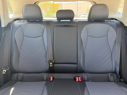 Used 2026 Volkswagen Tiguan SE AWD/4WD image 39