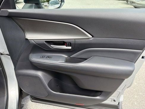 Certified 2025 Toyota Grand Highlander FWD image 15