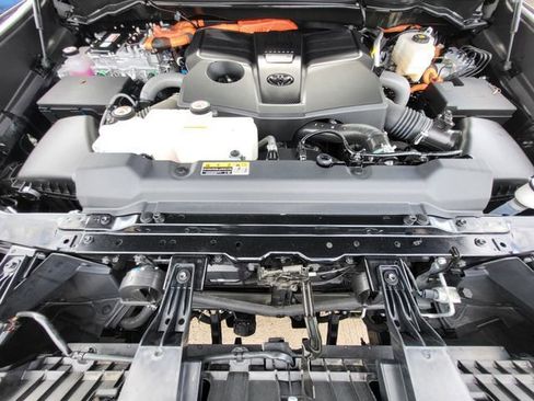 Used 2024 Toyota Sequoia SR5 w/ SR5 Premium Package AWD/4WD image 11