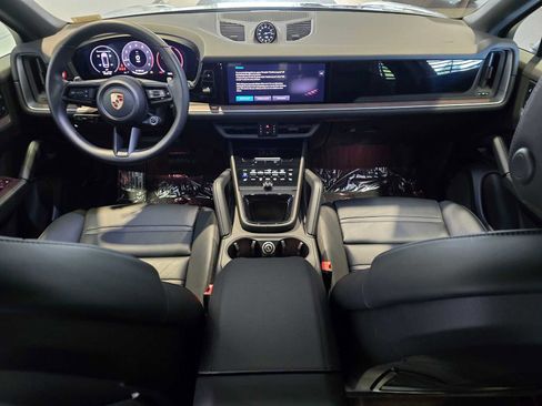Used 2024 Porsche Cayenne Coupe image 22