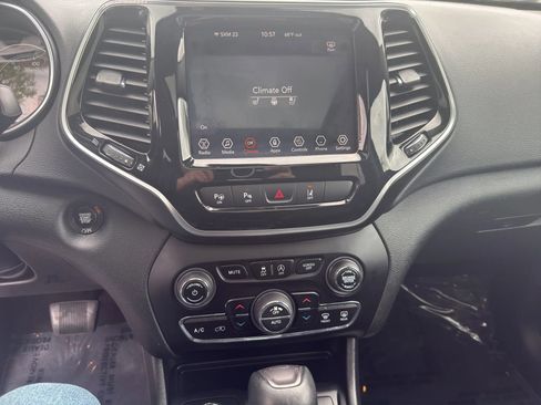 Used 2019 Jeep Cherokee Limited w/ Luxury Group AWD/4WD image 20