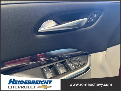 Used 2022 Cadillac XT4 Luxury w/ Cold Weather Package AWD/4WD image 11