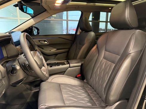 Used 2025 Nissan Rogue Platinum image 20