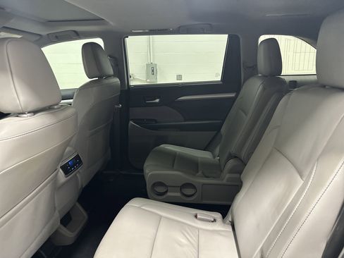 Used 2018 Toyota Highlander XLE image 31