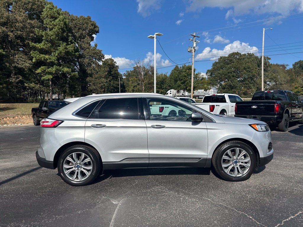 Used 2019 Ford Edge Titanium FWD image 2