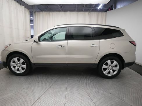 Used 2016 Chevrolet Traverse LT w/ Style and Technology Package FWD image 23