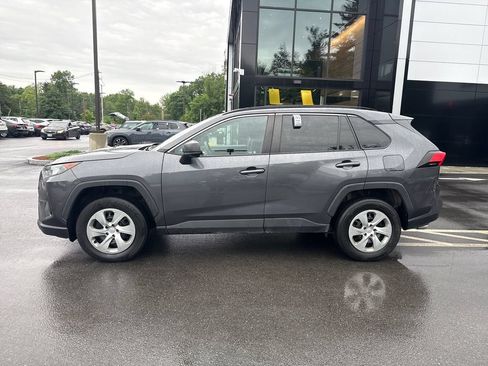 Used 2021 Toyota RAV4 LE AWD/4WD image 2