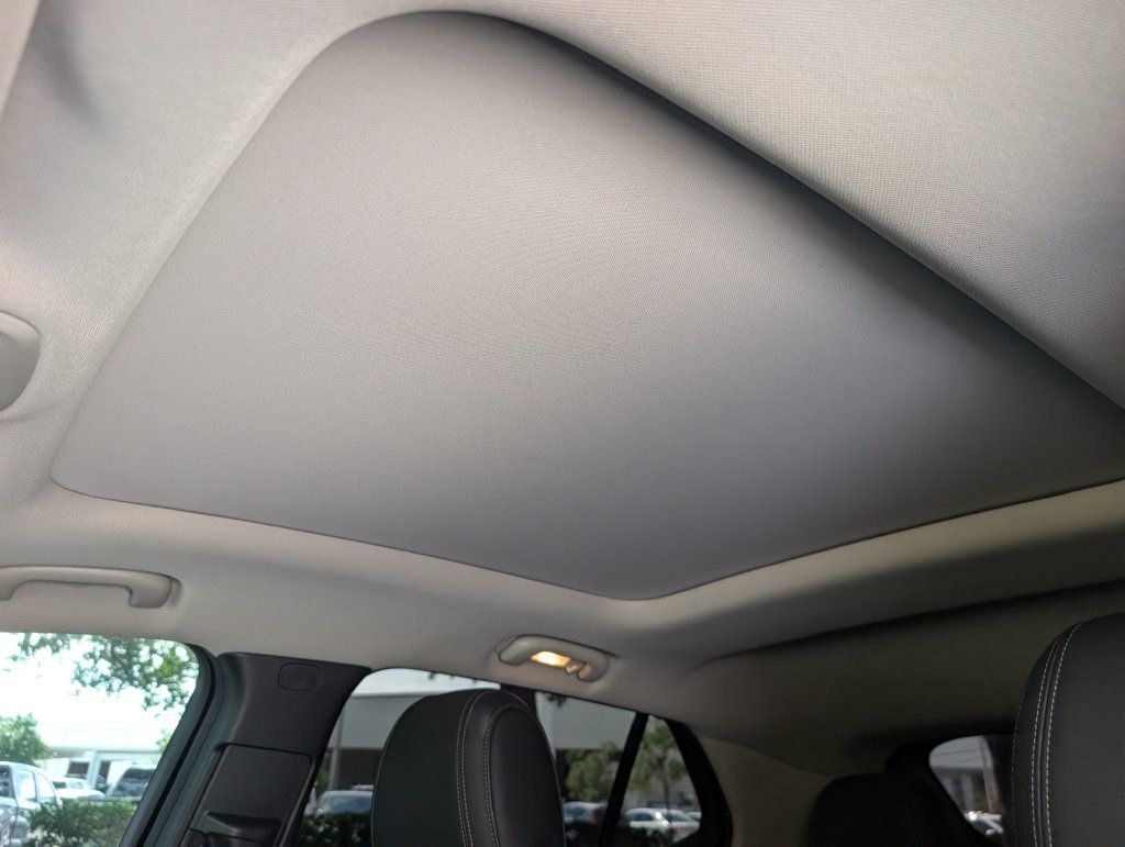 Used 2022 Buick Encore GX Essence w/ Experience Buick Package FWD image 33