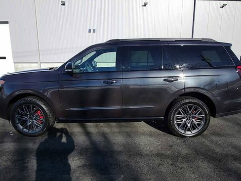 Used 2025 Ford Expedition Platinum w/ Stealth Performance Package image 5
