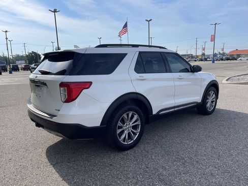 Used 2020 Ford Explorer XLT w/ Equipment Group 202A AWD/4WD image 4