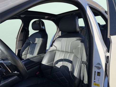 Used 2023 BMW 740i image 10