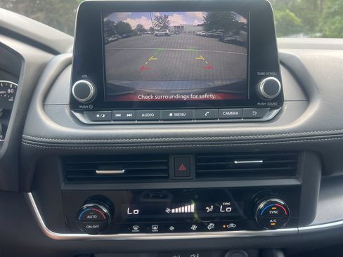 Used 2025 Nissan Rogue SV AWD/4WD image 5