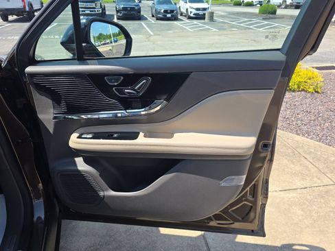 Used 2022 Lincoln Corsair FWD image 27