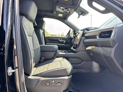 New 2026 GMC Yukon XL Denali w/ Denali Reserve Package image 34