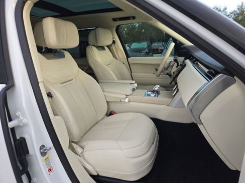 Used 2023 Land Rover Range Rover SV image 11