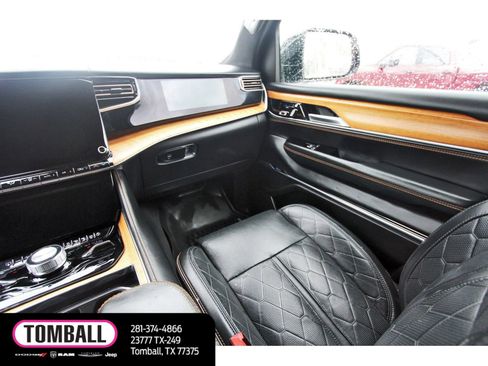 Used 2024 Jeep Grand Wagoneer L Series III AWD/4WD image 11