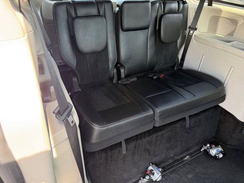Used 2018 Dodge Grand Caravan SXT FWD image 16
