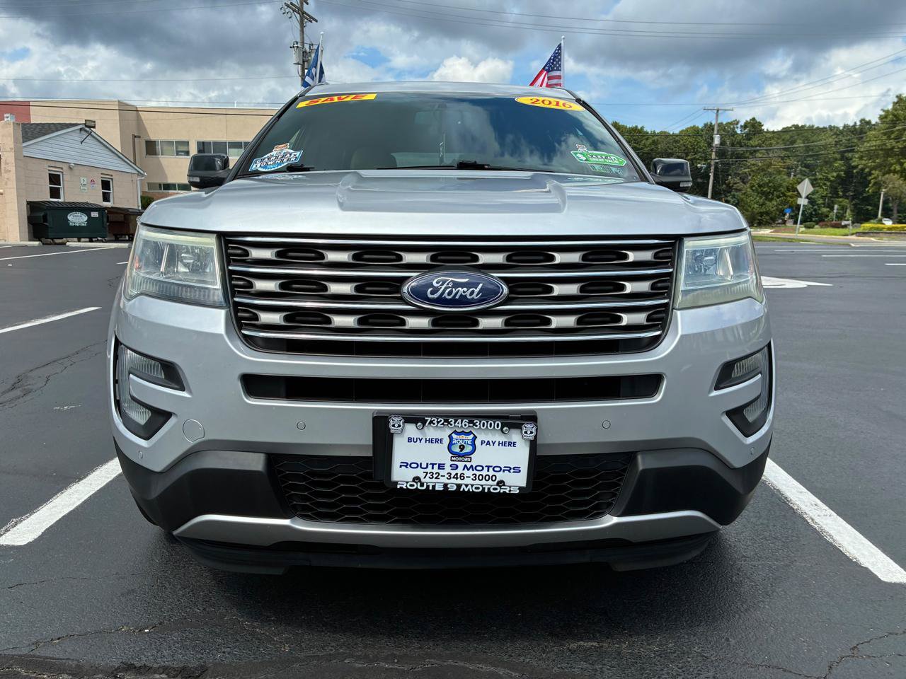 Used 2016 Ford Explorer XLT w/ Equipment Group 202A AWD/4WD image 2