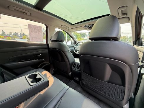 Used 2025 Hyundai Tucson Limited AWD/4WD image 17
