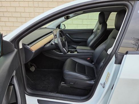 Used 2020 Tesla Model Y Long Range image 22