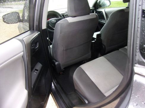 Used 2013 Toyota RAV4 LE FWD image 3