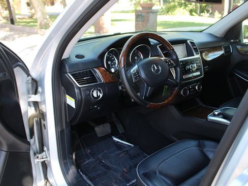 Used 2013 Mercedes-Benz GL 450 4MATIC image 7
