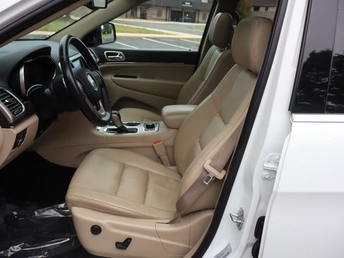 Used 2016 Jeep Grand Cherokee Limited AWD/4WD image 19