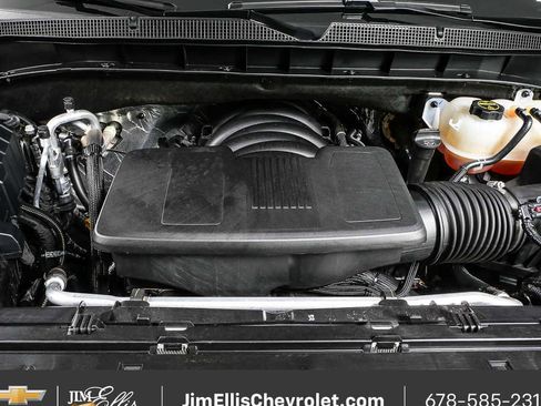 Used 2025 Chevrolet Suburban LT image 36