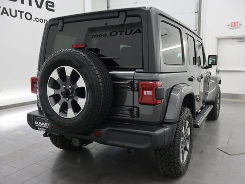 Used 2022 Jeep Wrangler Unlimited Sahara w/ LED Lighting Group AWD/4WD image 4