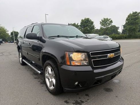 Used 2013 Chevrolet Suburban LT w/ Luxury Package AWD/4WD image 7