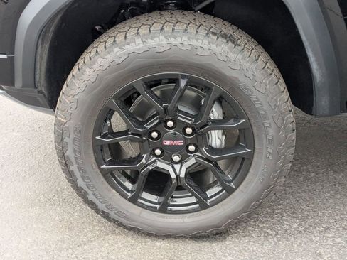 New 2026 GMC Canyon Denali w/ LPO, Denali Black Edition image 7