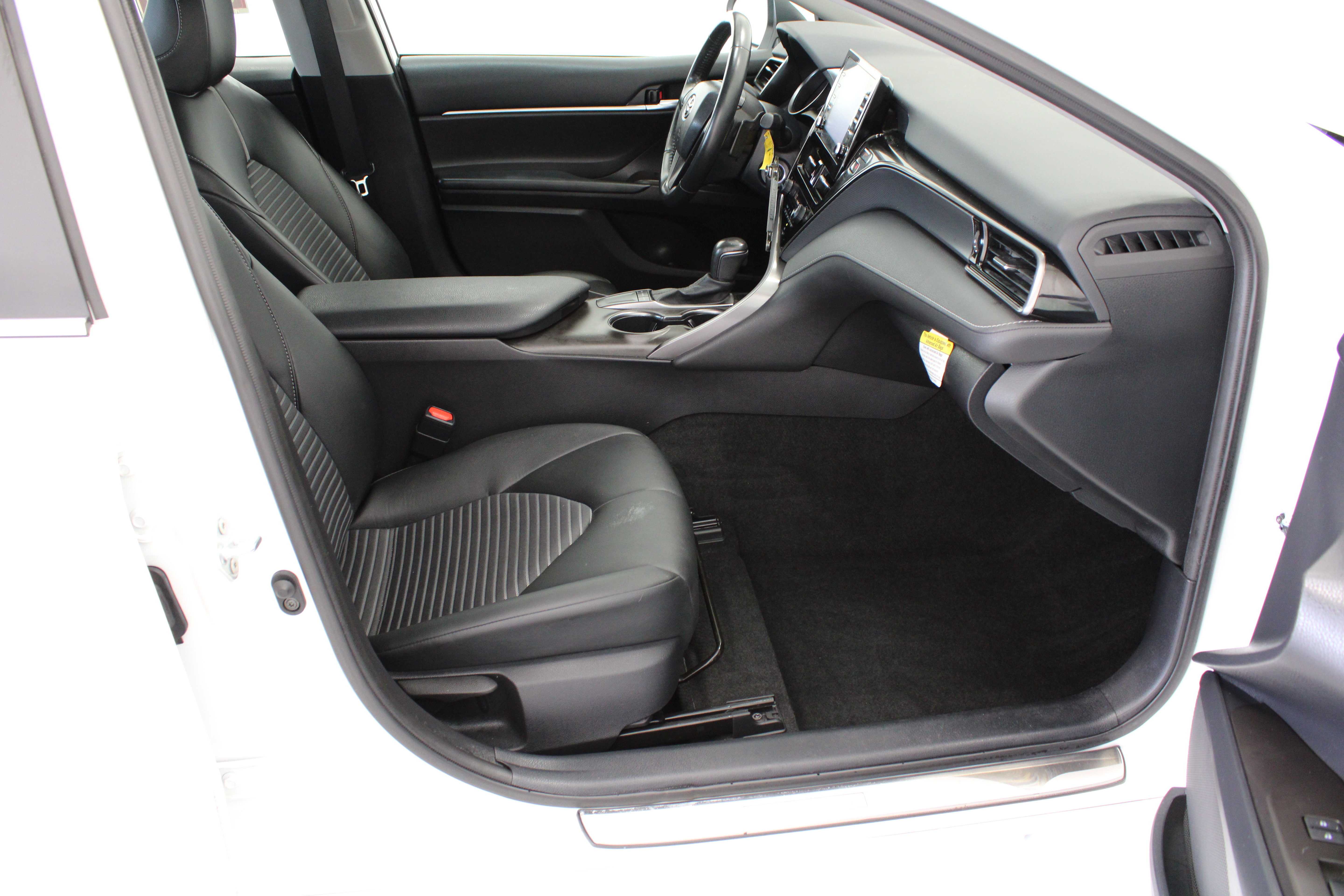 Used 2023 Toyota Camry SE FWD image 34