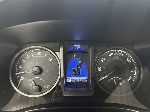 Used 2018 Toyota Tacoma TRD Sport image 28