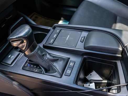 Used 2022 Lexus ES 300h w/ Accessory Package FWD image 22