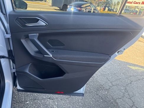 Used 2018 Volkswagen Tiguan S image 20