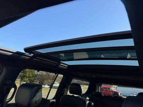 Used 2022 Jeep Wagoneer Series III w/ Premium Group I image 36